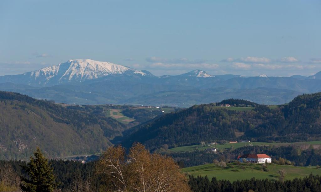 Schiefer Zur Zugbruecke